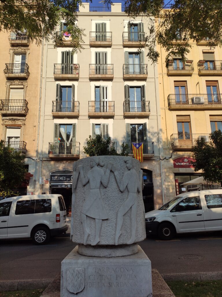 Dine at Placa de la Font​ Tarragona Spain